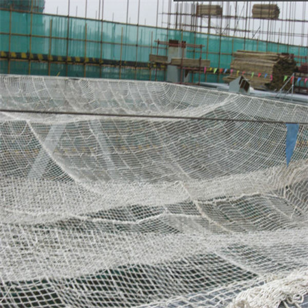 Knotted rope net for fall Protection